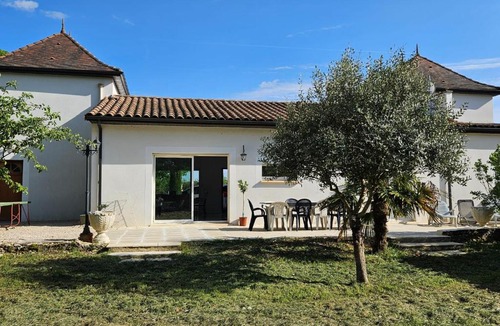 Lalbenque House | La bâtisse a deux tours