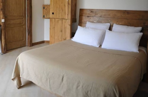 Pommeuse Bed & Breakfast | La Bergerie du Château de Pommeuse Ch. Acacia