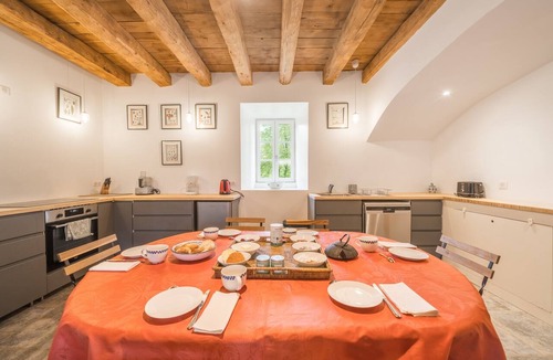 Prinsuejols House | La Borderie - Dans la ferme du château de la Baume