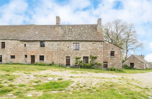 Prinsuejols House | La Borderie - Dans la ferme du château de la Baume