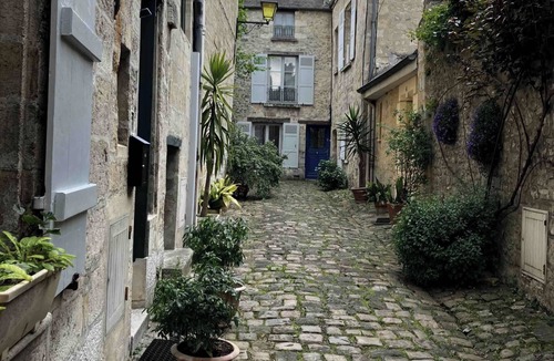 Senlis Apartment | La Bruyère