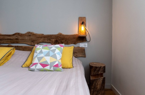 La Croix-Hellean Bed & Breakfast | La Bucolique Guest Room - Les Hortensias