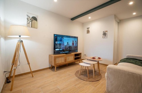 Montargis Apartment | La Bulle d'Amour, romantic suite, city center