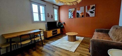 Fontainebleau Apartment | La Cachette Secrète