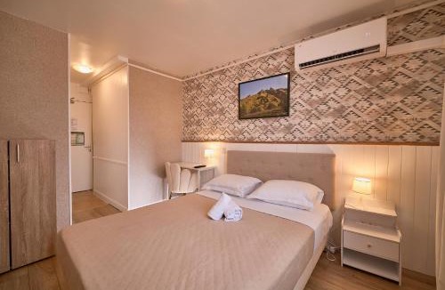 Riom Hotel | La Caravelle