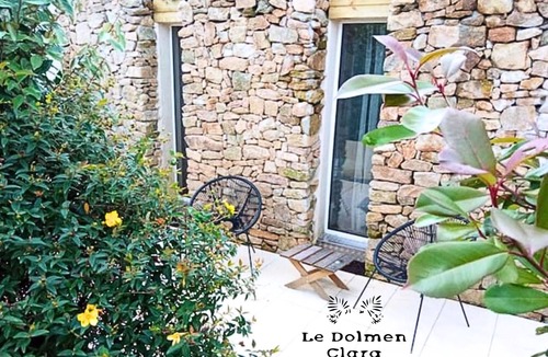 Plounevez-Lochrist House | La Casa du Dolmen Clara, 2 Personnes, Balnéo Privée