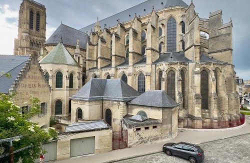 Soissons Apartment | La Cathédrale