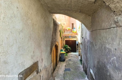 Saint-Amant-Tallende House | La chacuniere