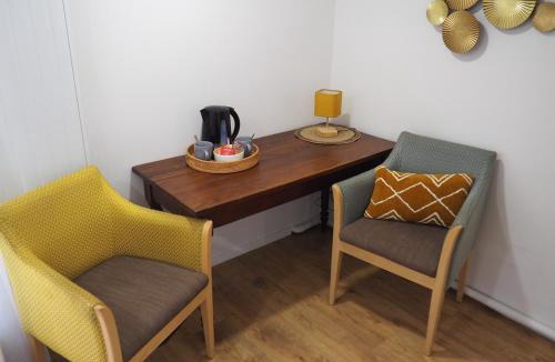 Anatole France Danton Apartment | La chambre de Jeanne et son jardin