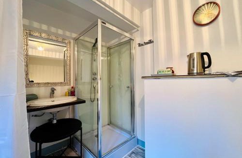 Carentan Hotel | La Chambre du Chateau - Center of Carentan