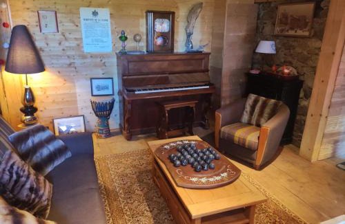 Saint-Paul Bed & Breakfast | La chambre Savoyarde chez les garçons