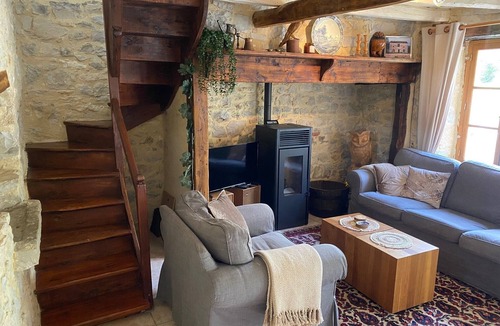 Degagnac House | LA Chouette Romantisch Authentiek Vrijstaande Gite met Privé Terras en Zwembad