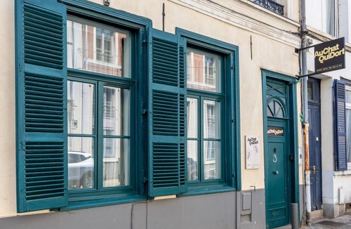 Old Lille Apartment | La Citadelle, backyard duplex apartment