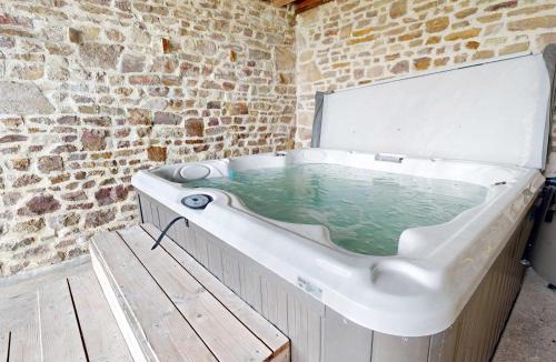 Le Beny Bocage House | La Clef Decamp Maison des Bruyères 25pers jacuzzi, billard baby