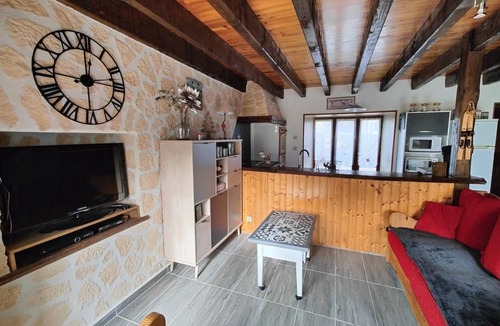 Besse-en-Chandesse House | La Couze - BESSE ET SAINT ANASTAISE