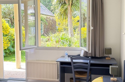 Quettehou Hotel | La Demeure Du Perron