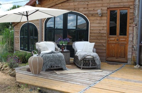 Youx House | La Dependance is a spacious luxury detached holiday home for 6 people