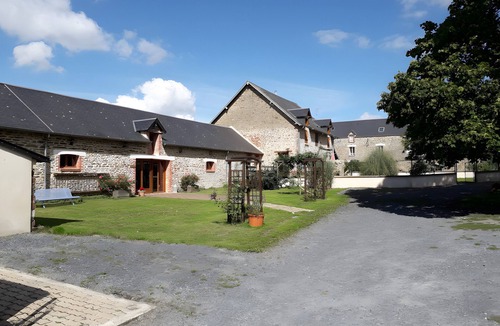 Sainte-Marguerite-d'Elle House | La ferme de la Baconnerie, Gîte La Laiterie – Spacious Stone House with Garden