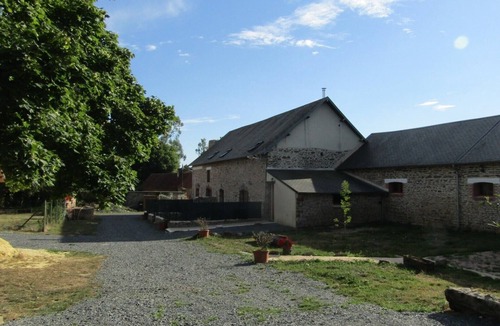 Sainte-Marguerite-d'Elle House | La ferme de la Baconnerie, Gîte La Laiterie – Spacious Stone House with Garden