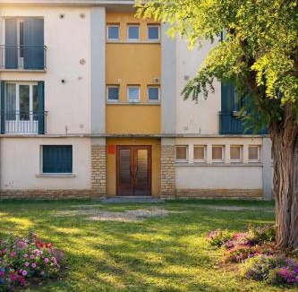 Gueugnon Apartment | La Forge - Grand appartement 3 chambres Wifi & Parking