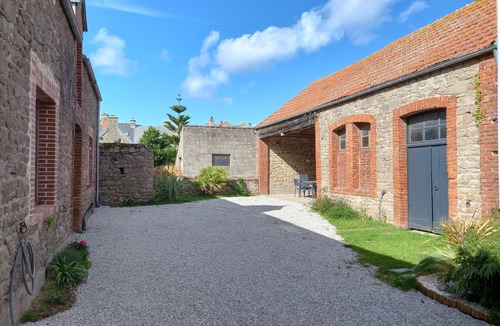 Barfleur House | La Forge, house for 6 in the heart of Barfleur, with private parking lot