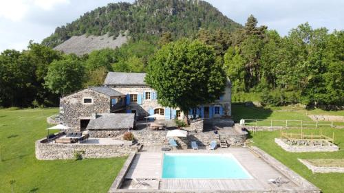 Saint-Etienne-Lardeyrol Bed & Breakfast | La FRAMBOISINE