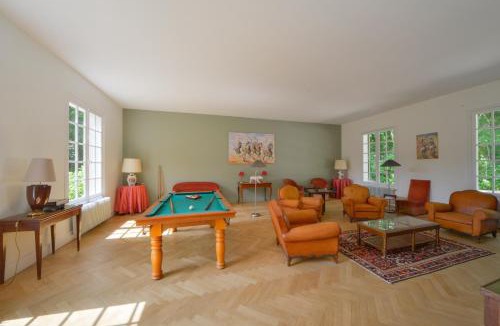 Mery-es-Bois House | La Genêtière - Grande maison avec étang en Sologne