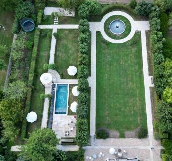 Lesches Apartment | LA GRANDE MAISON LGM