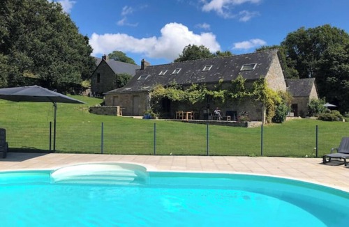 Langoelan Cottage | La Grange, a beautifully renovated romantic retreat 18th-century farmhouse