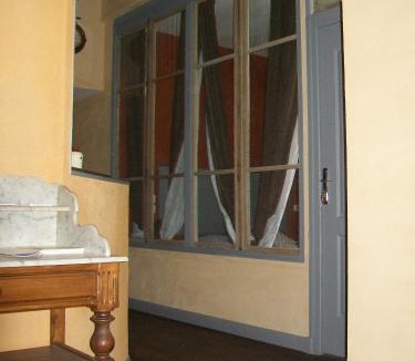 Saint-Priest Bed & Breakfast | La Grange des Griottiers