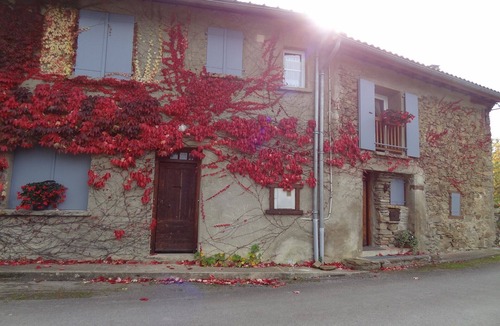 Montferrier Cottage | La grange neuve 3 étoiles, at the foot of Montségur castle, facing south