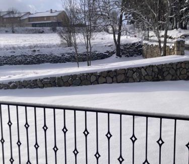 Formigueres Apartment | la grange T2 Centre Ville Jardin WIFI