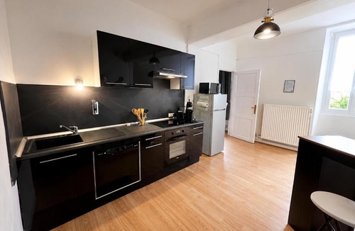 Issoudun Apartment | La Halte - Comfortable Flat near Station & Old Town