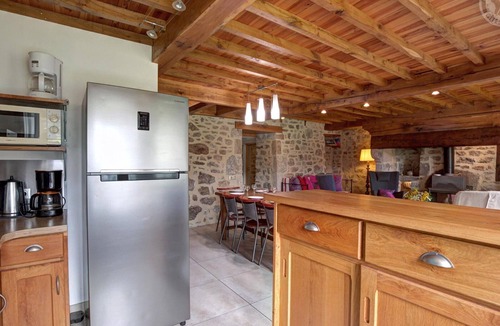 La Valla-sur-Rochefort Cottage | La Liesse Cottage with 4 bedrooms, fireplace, garden, pets allowed