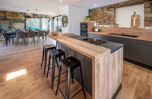 Tregunc House | La Longère du Verger, Maison de 200m2 Avec Piscine Intèrieure, et Plage à Pied