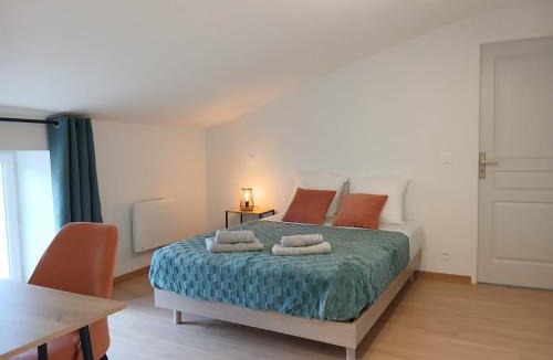 Saint-Georges-de-Luzencon Apartment | La maisonnette