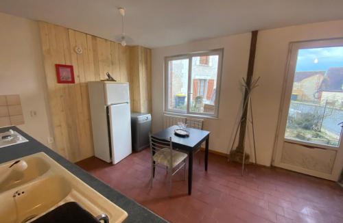 Saint-Maurice-sur-Aveyron House | La maison du coin