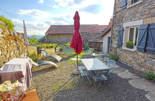 Saint-Julien-Chapteuil Cottage | La Maison Tranquille in Rocherols