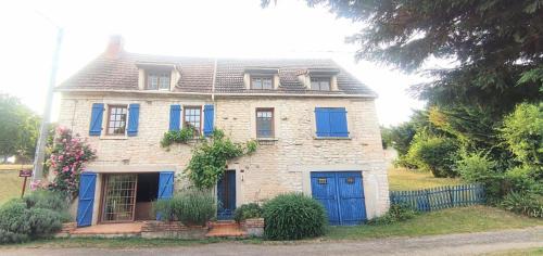 Cuncy-les-Varzy House | La Maison bleue