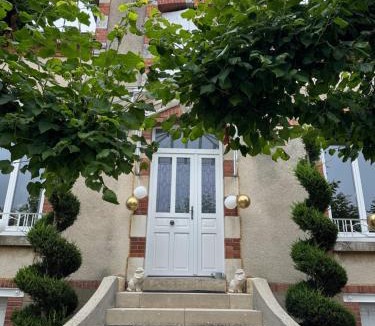 Aubigny-sur-Nere Villa | La Maison d'Elise - Gîte 4 épis