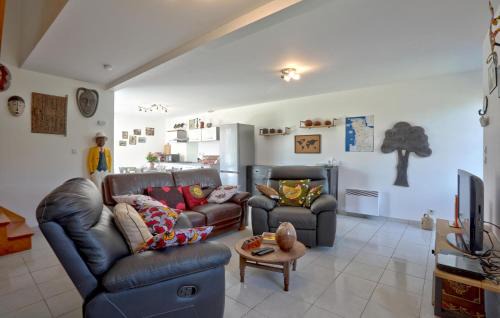 Creances House | La Maison D'ici Et D'ailleurs