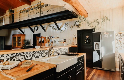 Saint-Laurent-de-la-Barriere House | La Maison de Famille