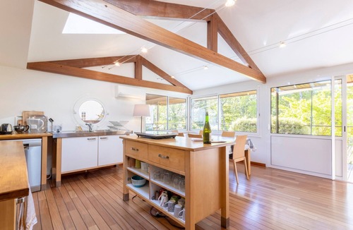Combrit House | La Maison De Kerobistin – 150m from the Beach, Perfect for Families