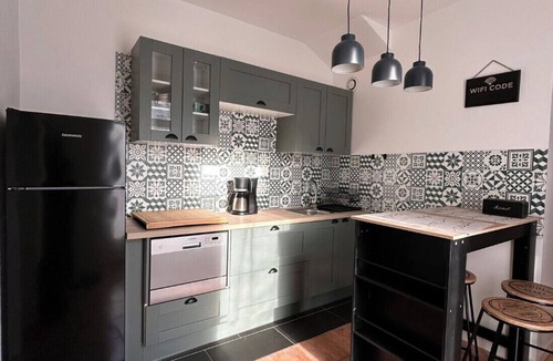 Saint-Marcel House | La maison de la rue tordue