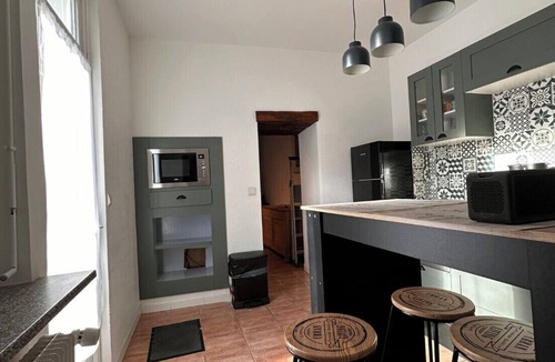 Saint-Marcel House | La maison de la rue tordue