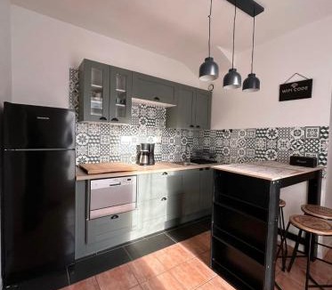 Saint-Marcel House | La maison de la rue tordue