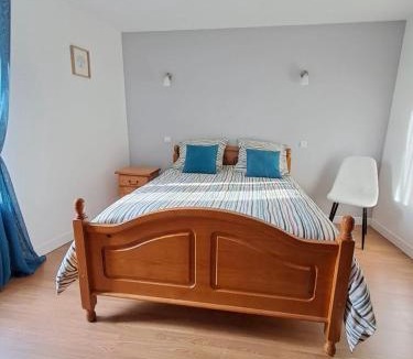 Saint-Marcel House | La maison de la rue tordue
