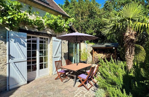 Rully House | La Maison des Roses - A charming house with a garden