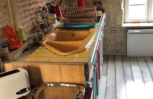 Bannay Cottage | La maison du canal, cosy artist's house, pets welcome