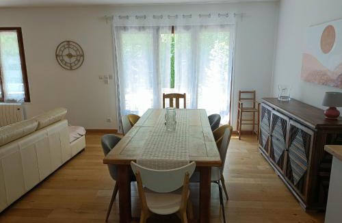 Plaimpied-Givaudins House | La maison du bois, 10 minutes de l'A71, 10 minutes de Bourges